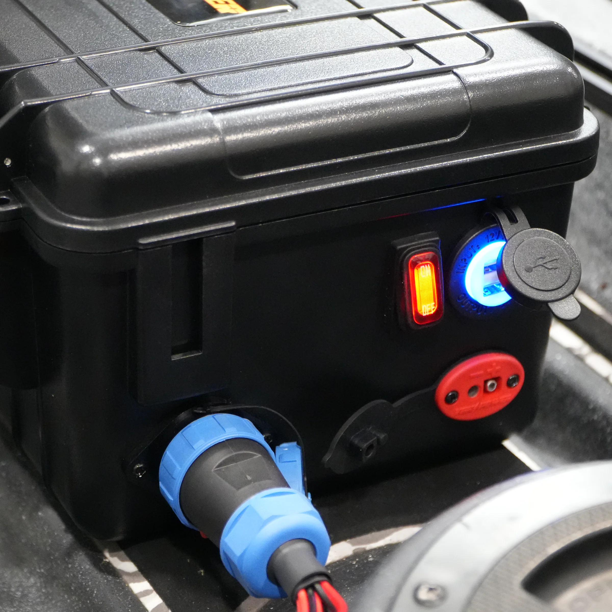 Portable Power Station with 5 Circuit Wireless Digital Switching System (batteries not included) - Image 9